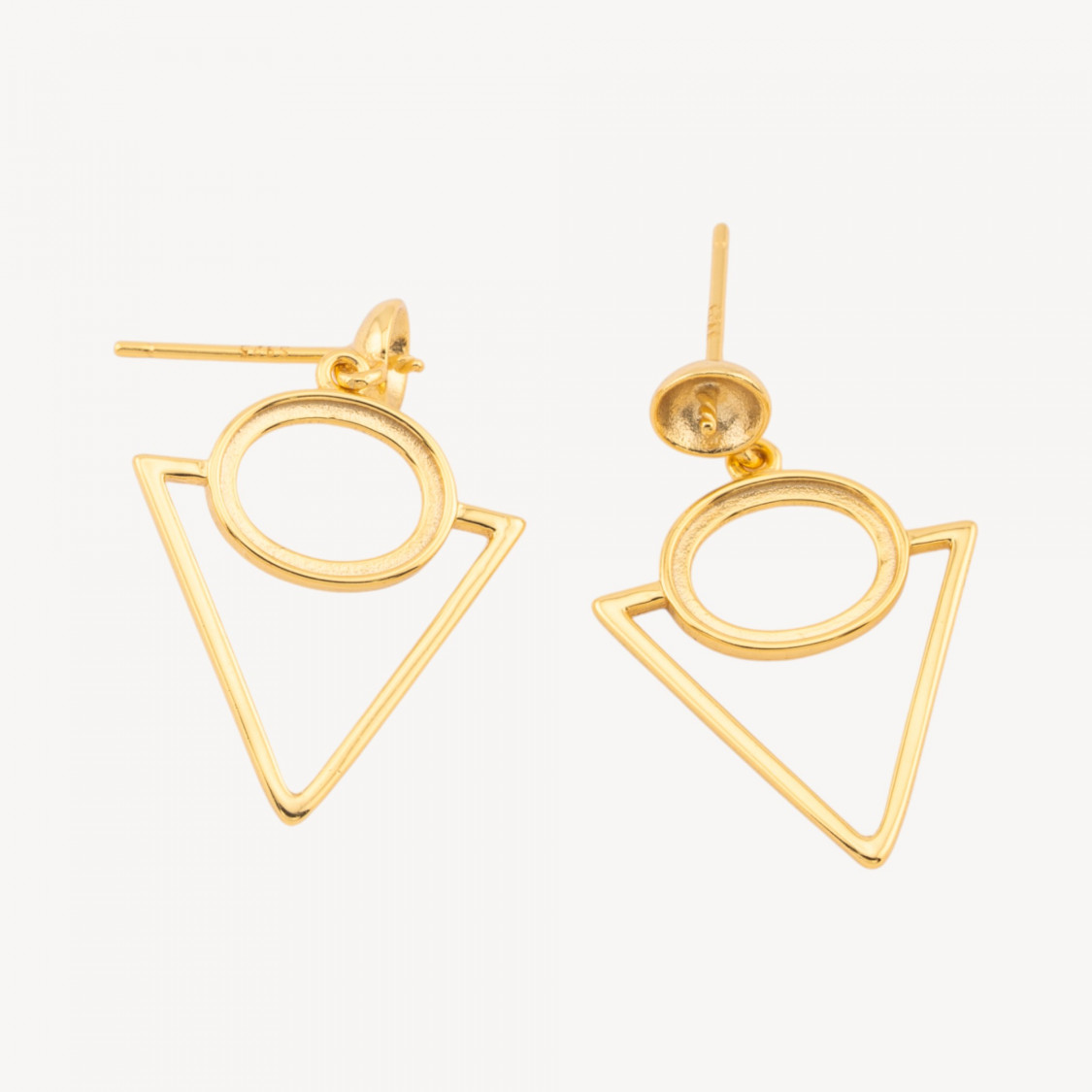 Fermoirs de boucles d'oreilles pendantes en argent 925, clous triangulaires avec sertissage ovale 11 x 9 mm, 1 paire, plaqués or-BASES DE BOUCLES D'OREILLES EN ARGENT 925 | Worldofjewel.com