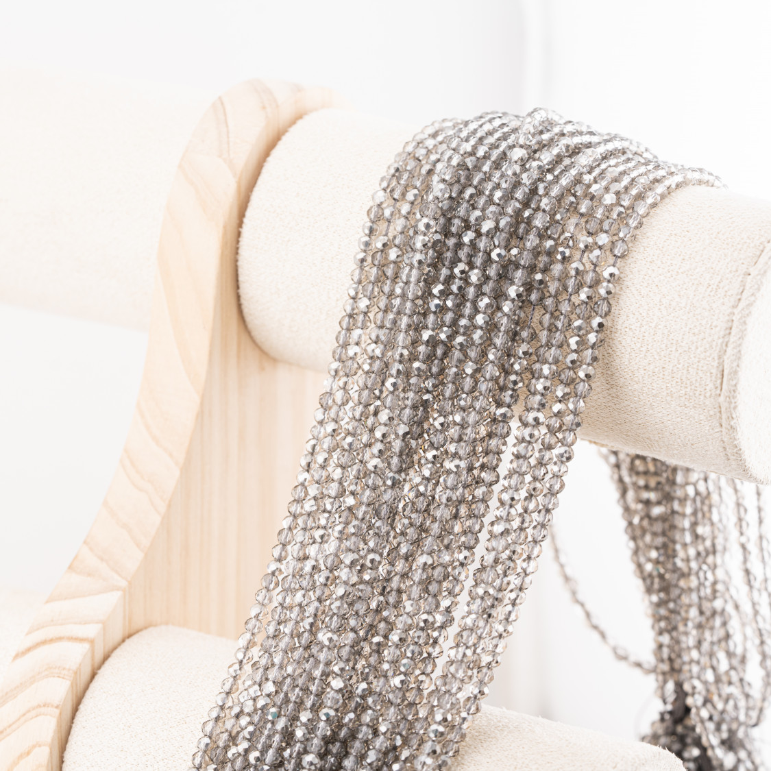 Perline Di Cristalli Rondelle Sfaccettate 3,5x2,5mm 10 FILI Su Filo Di Cotone Pronti all'uso Grigio Fumo Trasparente-RONDELLE 3,5x2,5mm | Worldofjewel.com