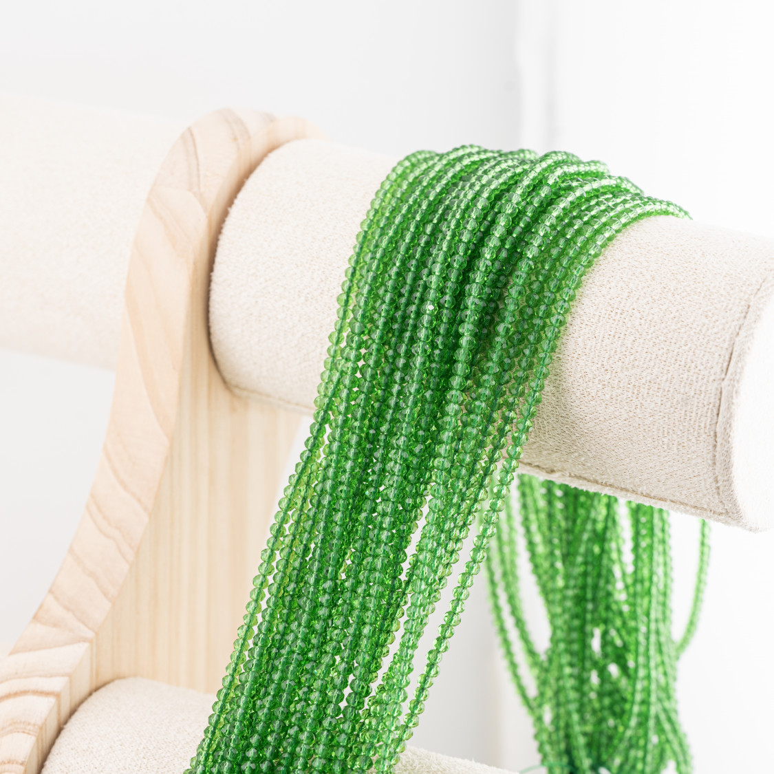 Perline Di Cristalli Rondelle Sfaccettate 3x2mm 10 FILI Su Filo Di Cotone Pronti all'uso Verde Foglia Trasparente-RONDELLE 3x2mm | Worldofjewel.com
