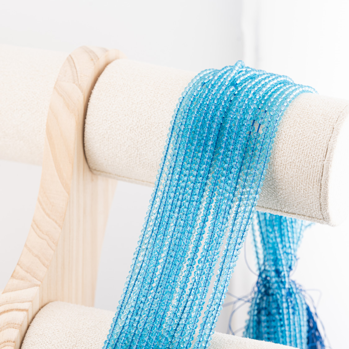 Perline Di Cristalli Rondelle Sfaccettate 3x2mm 10 FILI Su Filo Di Cotone Pronti all'uso Azzurro Trasparente-RONDELLE 3x2mm | Worldofjewel.com