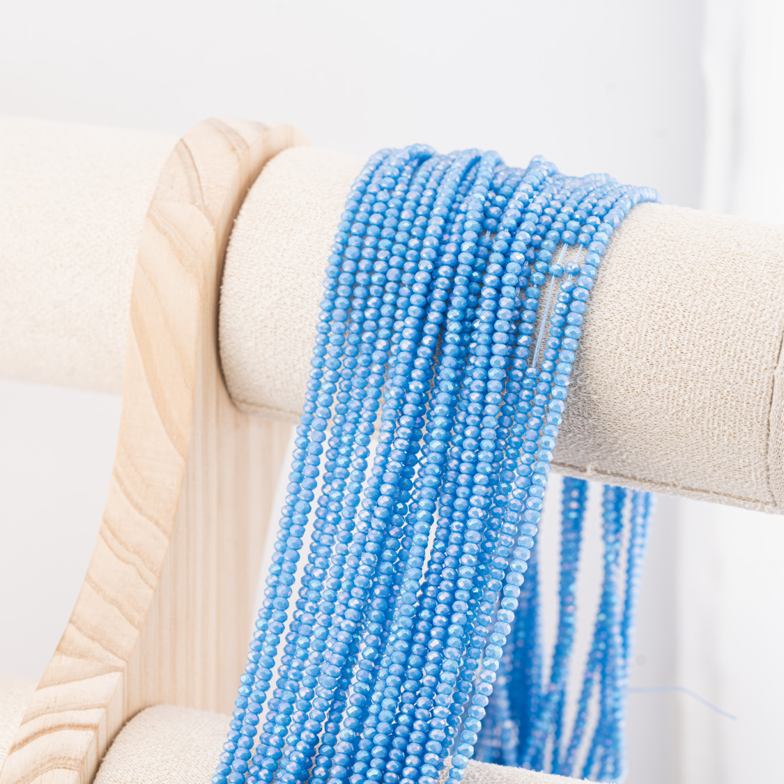 Perline Di Cristalli Rondelle Sfaccettate 3x2mm 10 FILI Su Filo Di Cotone Pronti all'uso Celeste Opalescente-RONDELLE 3x2mm | Worldofjewel.com