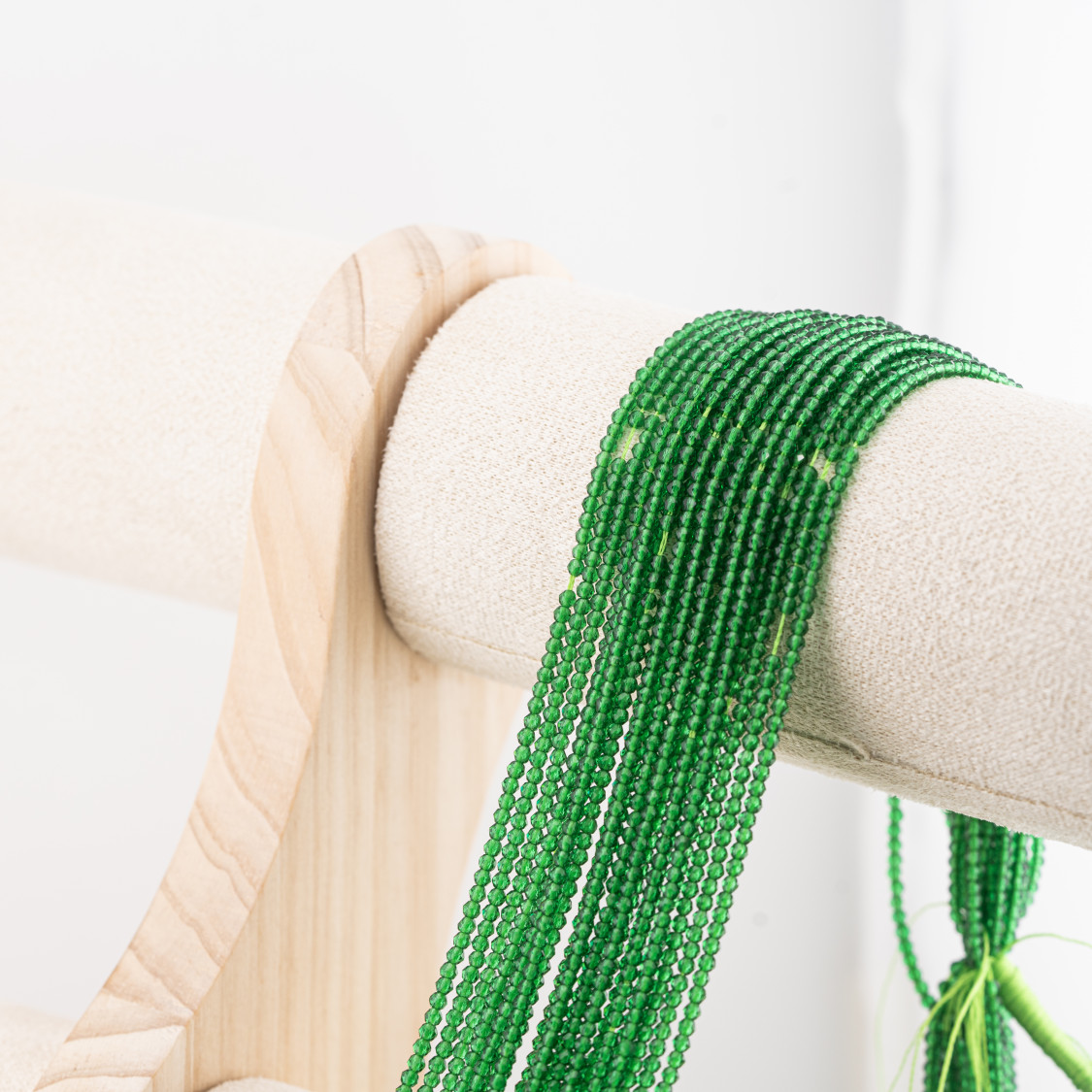 Perline Di Cristalli Rondelle Sfaccettate 3x2mm 10 FILI Su Filo Di Cotone Pronti all'uso Verde Smeraldo Trasparente-RONDELLE 3x2mm | Worldofjewel.com