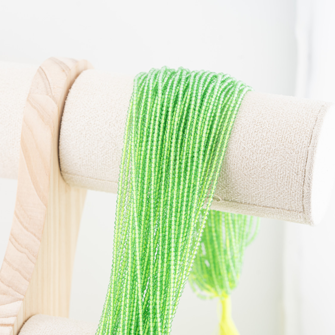 Perline Di Cristalli Rondelle Sfaccettate 3x2mm 10 FILI Su Filo Di Cotone Pronti all'uso Verde Chiaro Trasparente-RONDELLE 3x2mm | Worldofjewel.com