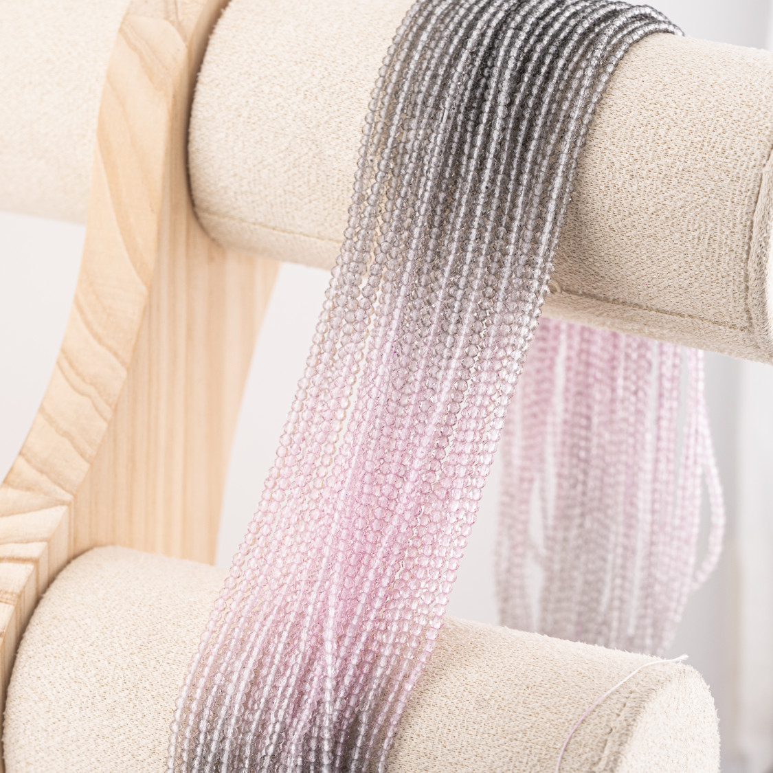 Perline Di Cristalli Rondelle Sfaccettate 3x2mm 10 FILI Su Filo Di Cotone Pronti all'uso Gradiente Rosa e Grigio Fumé-RONDELLE 3x2mm | Worldofjewel.com