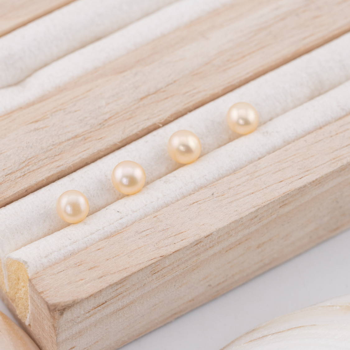 Boutons en nacre de rivière, cabochon 1 trou (AAAA), 5,0-5,5 mm, 12 paires-PERLES DE RIVIÈRE CULTIVÉES EN EAU DOUCE BOUTONS À 1 TROU | Worldofjewel.com