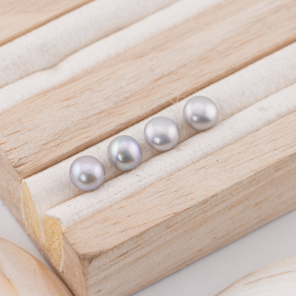 Κουμπιά River Pearl Cabochon 1 Τρύπα (AAAA) 6.0-6.5mm 12 Ζεύγη Γκρι-ΜΑΡΓΑΡΙΤΑΡΙΑ ΠΟΤΑΜΟΥ ΑΠΟ ΚΑΛΛΙΕΡΓΕΙΑ ΓΛΥΚΟΥ ΝΕΡΟΥ, ΚΟΥΜΠΙΑ 1 ΤΡΥΠΗΣ | Worldofjewel.com