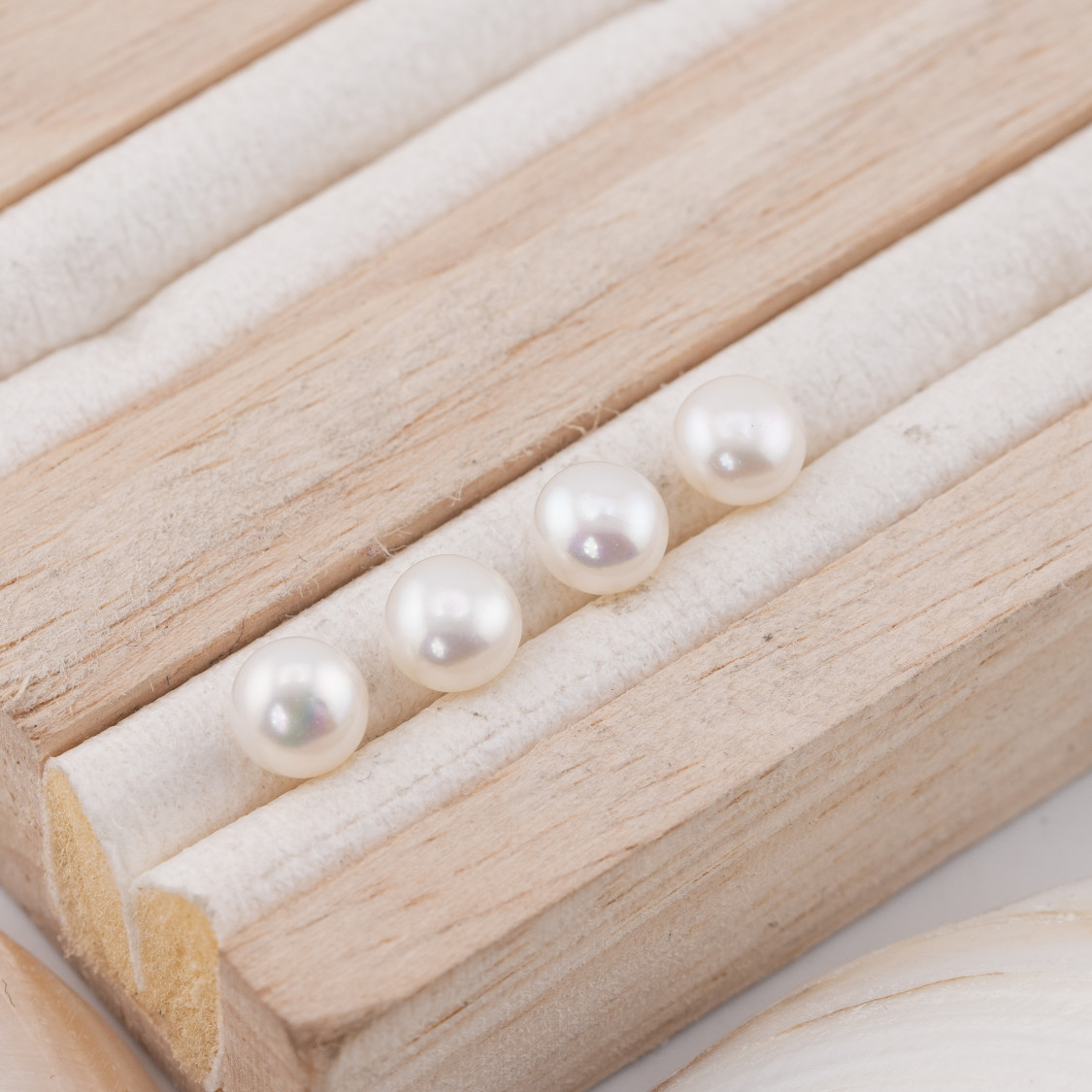 Κουμπιά River Pearl Cabochon 1 Τρύπα (AAAA) 6.5-7.0mm 12 Ζεύγη Λευκά-ΜΑΡΓΑΡΙΤΑΡΙΑ ΠΟΤΑΜΟΥ ΑΠΟ ΚΑΛΛΙΕΡΓΕΙΑ ΓΛΥΚΟΥ ΝΕΡΟΥ, ΚΟΥΜΠΙΑ 1 ΤΡΥΠΗΣ | Worldofjewel.com