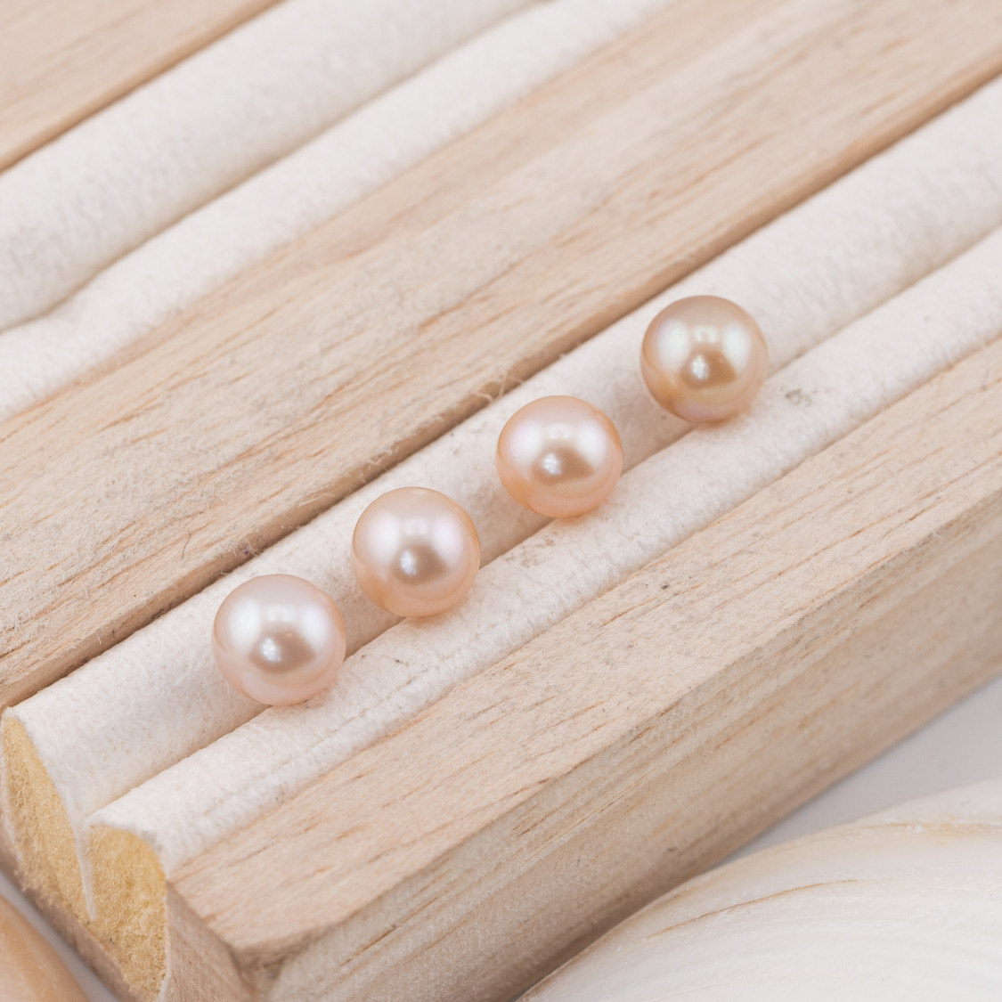 Κουμπιά River Pearl Cabochon 1 Τρύπα (AAAA) 6.5-7.0mm 12 Ζεύγη Λιλά-ΜΑΡΓΑΡΙΤΑΡΙΑ ΠΟΤΑΜΟΥ ΑΠΟ ΚΑΛΛΙΕΡΓΕΙΑ ΓΛΥΚΟΥ ΝΕΡΟΥ, ΚΟΥΜΠΙΑ 1 ΤΡΥΠΗΣ | Worldofjewel.com