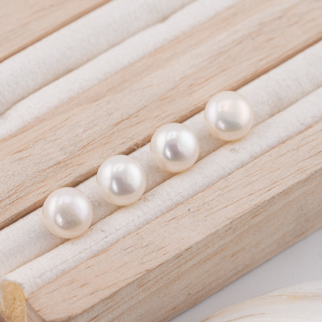 Boutons cabochons en nacre de rivière, 1 trou (AAAA), 8,5-9,0 mm, 10 paires, blancs-PERLES DE RIVIÈRE CULTIVÉES EN EAU DOUCE BOUTONS À 1 TROU | Worldofjewel.com