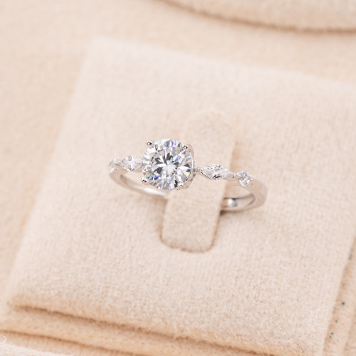 Anillo de Plata 925 con Moissanita MOD1452 Baño de Rodio