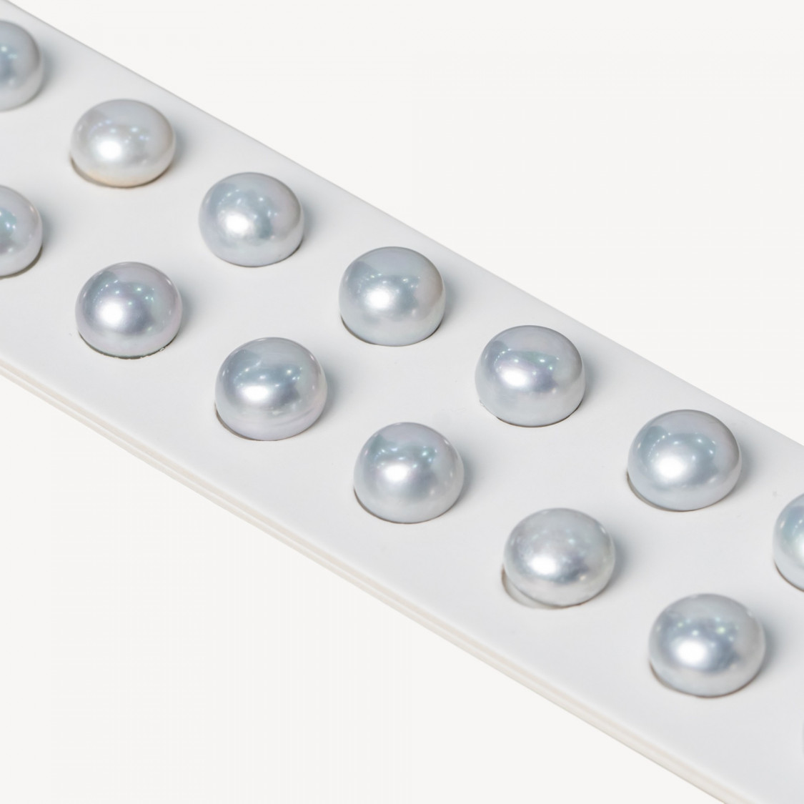 Perle Di Fiume Bottoni Cabochon 1 Foro (AAAA) 10,0-10,5mm 1 Paia Grigio-FRESHWATER CULTURED RIVER PEARLS 1-HOLE BUTTONS | Worldofjewel.com