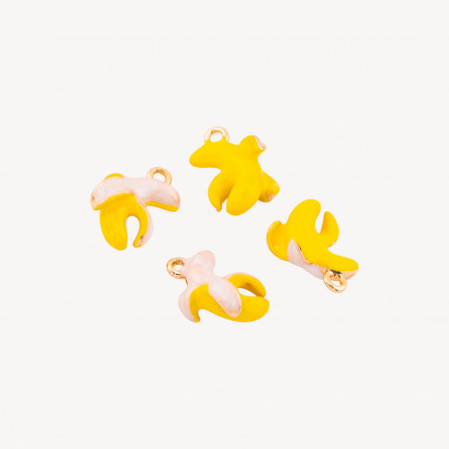 14 pendentifs en bronze émaillé représentant des fruits et une banane pelée, avec 1 anneau doré.