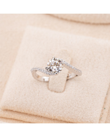 Anello Gioiello In Argento 925 Regolabile Con Moissanite Taglio Brillante Bianco Rodiato MJ-224Q-ANELLI IN MOISSANITE E ARGENTO 925 | Worldofjewel.com