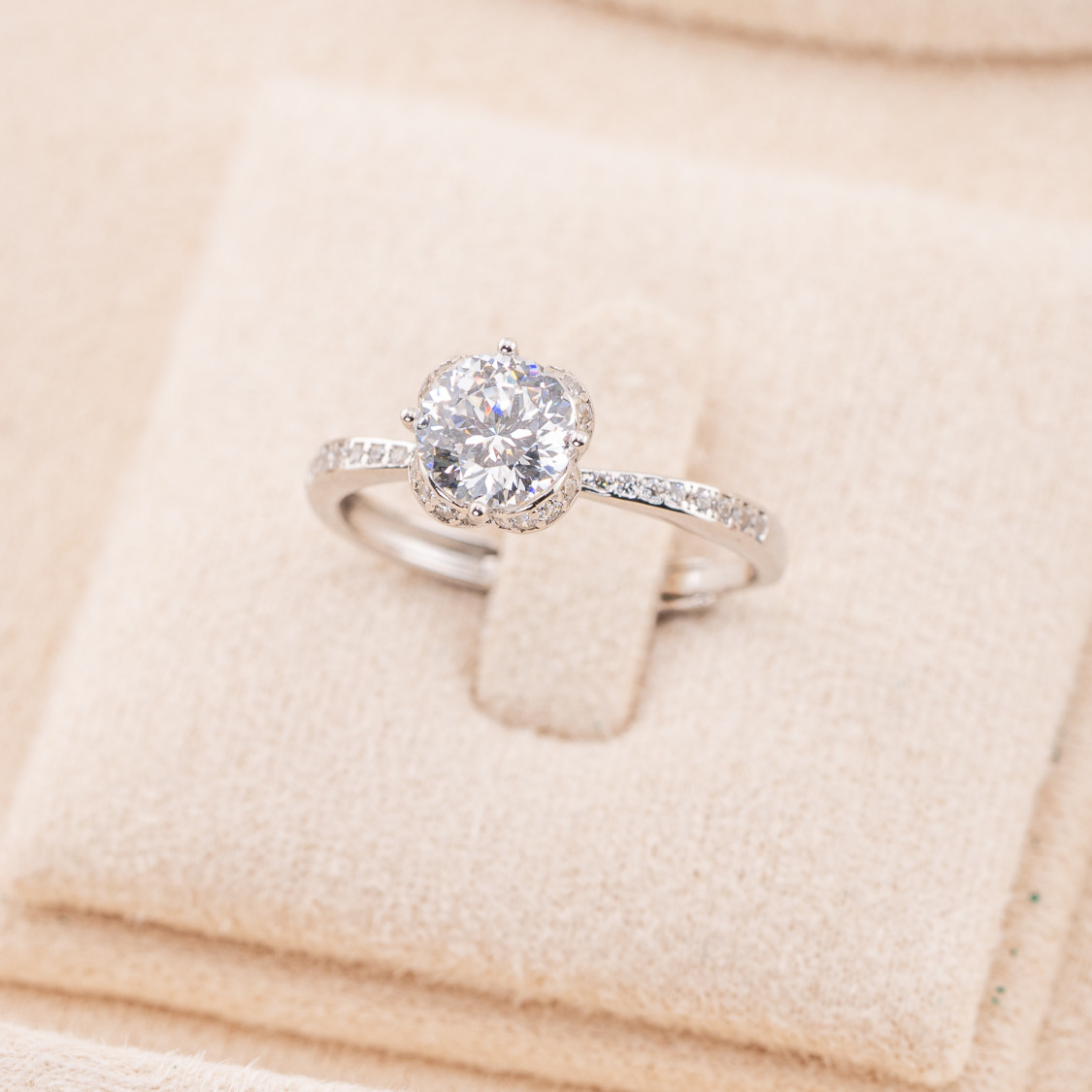 Anello In Argento 925 Con Moissanite MOD1437 Rodiato-ANELLI IN MOISSANITE E ARGENTO 925 | Worldofjewel.com