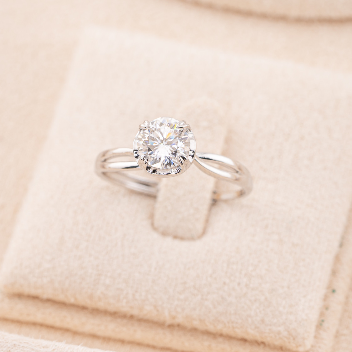 Anello In Argento 925 Con Moissanite MOD1444 Rodiato-ANELLI IN MOISSANITE E ARGENTO 925 | Worldofjewel.com