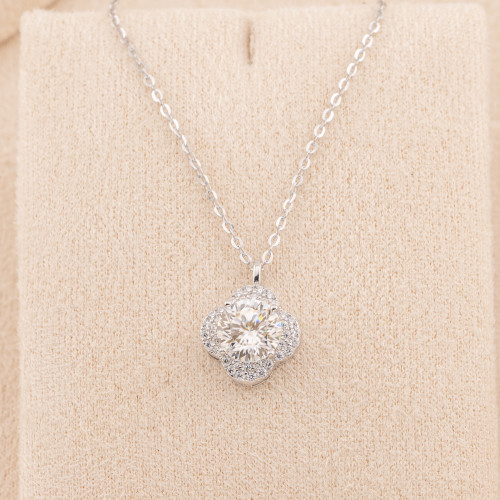 ORECCHINI CON MOISSANITE E ARGENTO 925 | Worldofjewel.com