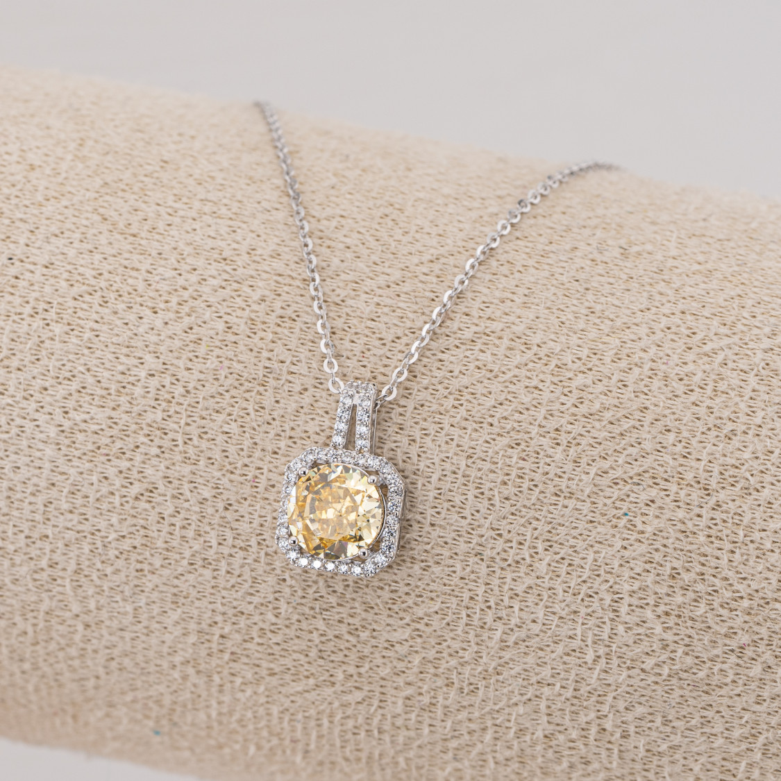 Collana Gioiello In Argento 925 Con Pendente Corindone Sintetico Gemma Giallo Rodiato YL-7914-COLLANE IN MOISSANITE E ARGENTO 925 | Worldofjewel.com