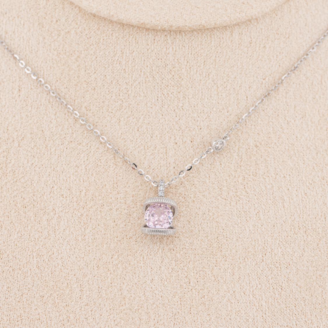Collana Gioiello In Argento 925 Con Pendente Corindone Sintetico Gemma Rosa Rodiato YL-7945-COLLANE IN MOISSANITE E ARGENTO 925 | Worldofjewel.com