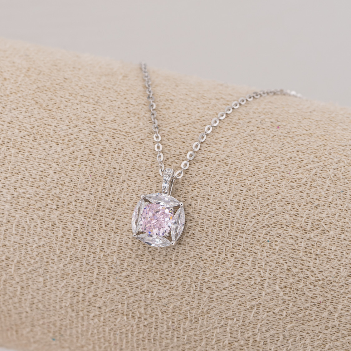 Collana Gioiello In Argento 925 Con Pendente Corindone Sintetico Quadratino Rosa Rodiato YL-7928-COLLANE IN MOISSANITE E ARGENTO 925 | Worldofjewel.com