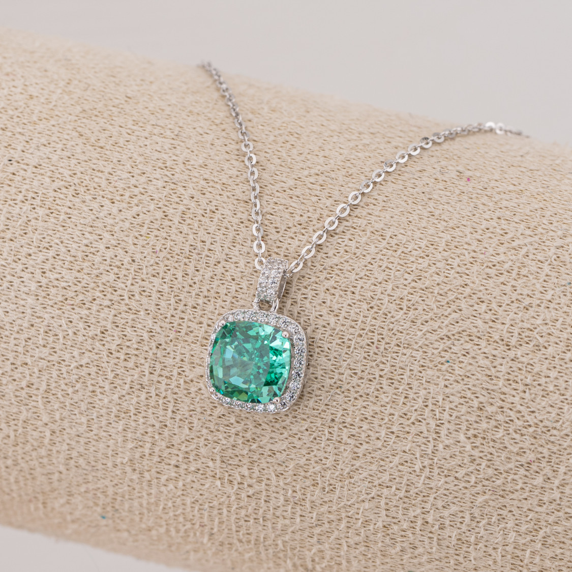 Collana Gioiello In Argento 925 Con Pendente Corindone Sintetico Quadratino Verde Rodiato YL-7917-COLLANE IN MOISSANITE E ARGENTO 925 | Worldofjewel.com