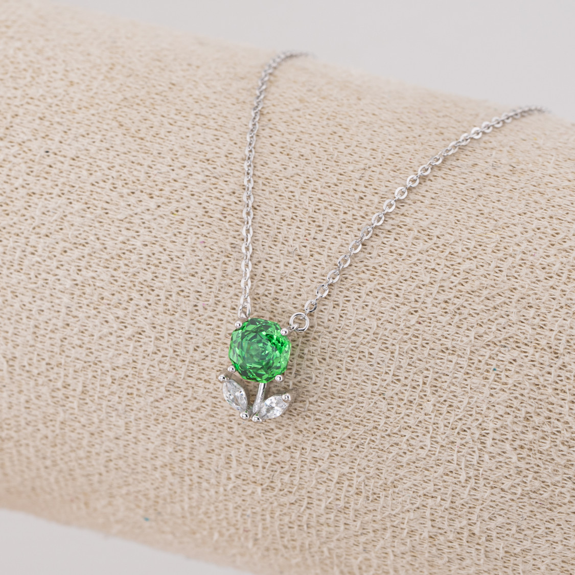 Collana Gioiello In Argento 925 Con Pendente Corindone Sintetico Rosa Verde Rodiato YX04363-COLLANE IN MOISSANITE E ARGENTO 925 | Worldofjewel.com