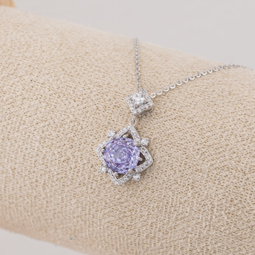 Collier en argent 925 avec pendentif en corindon synthétique violet à 8 branches plaqué rhodium XL022787