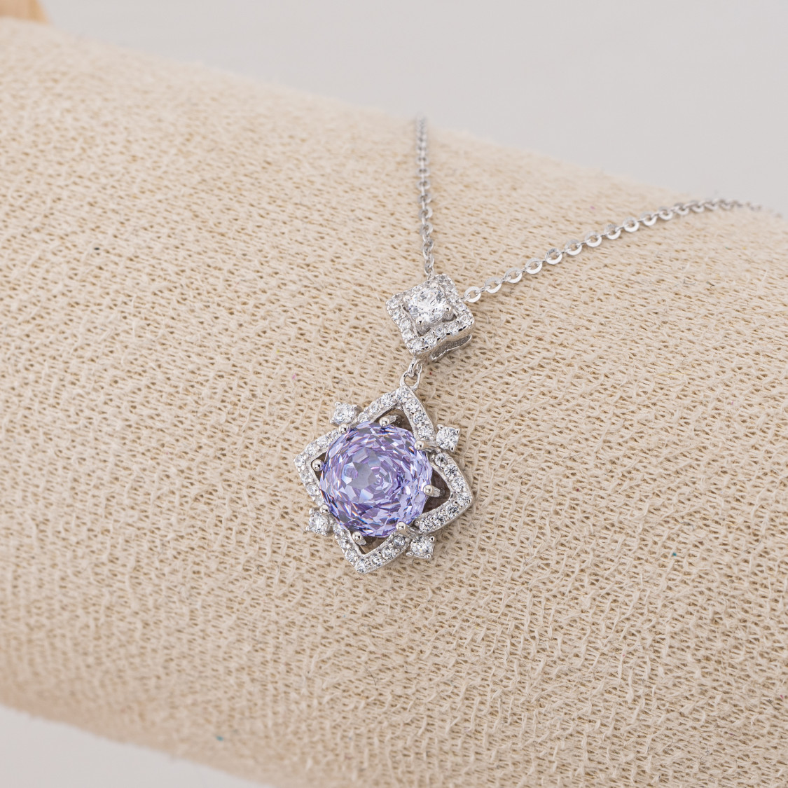 Collana Gioiello In Argento 925 Con Pendente Corindone Sintetico Stella a 8 Punte Viola Rodiato XL022787-COLLANE IN MOISSANITE E ARGENTO 925 | Worldofjewel.com