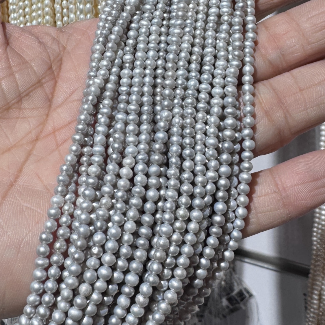 STOCK 20 Fili di Perle di Fiume Coltivate 3mm Silver Gray LOTTO 5713-STOCK PERLE | Worldofjewel.com