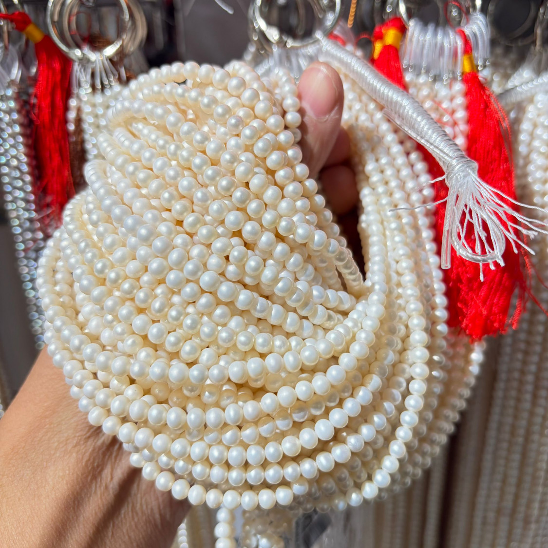 STOCK 20 Fili di Perle di Fiume Coltivate 4mm LOTTO 5700-STOCK PERLE | Worldofjewel.com