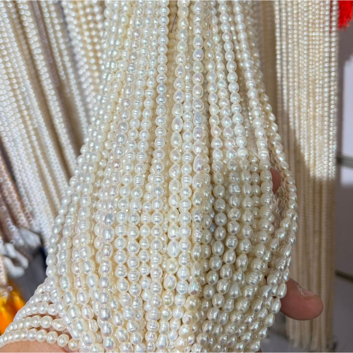STOCK 50 Fili di Perle di Fiume Coltivate 4-5mm LOTTO 5697-STOCK PERLE | Worldofjewel.com