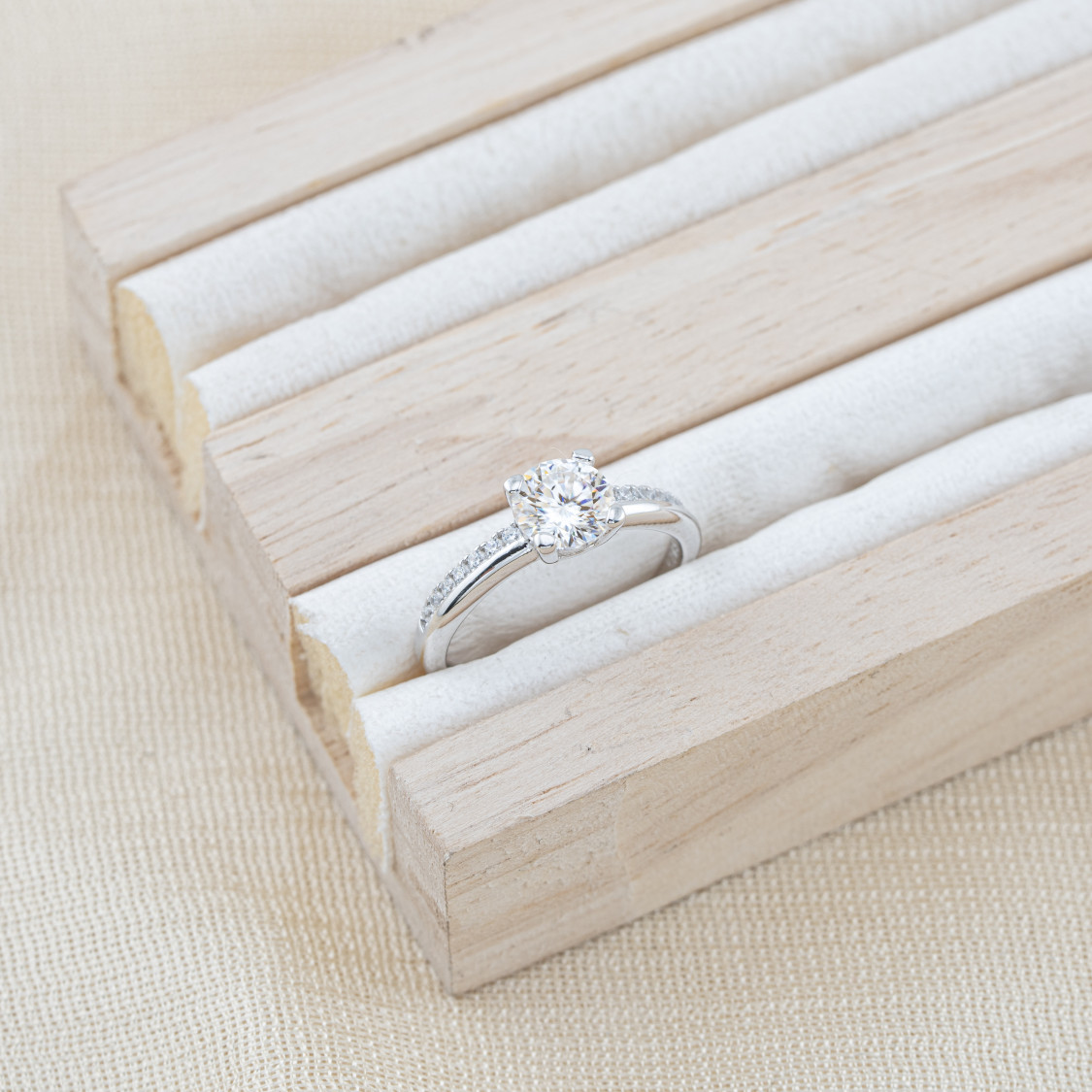 Anello In Argento 925 e Moissanite MOD.0427-ANILLOS DE MOISSANITA Y PLATA 925 | Worldofjewel.com