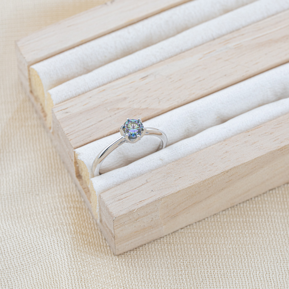 Anello In Argento 925 e Moissanite Rainbow Cut MOD.0910-Ringe aus Moissanit und 925er Silber | Worldofjewel.com