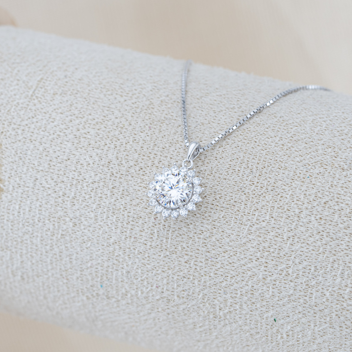 Collana In Argento 925 e Moissanite MOD.0080 Pendente con Girasole-MOISSANITE AND 925 SILVER NECKLACES | Worldofjewel.com