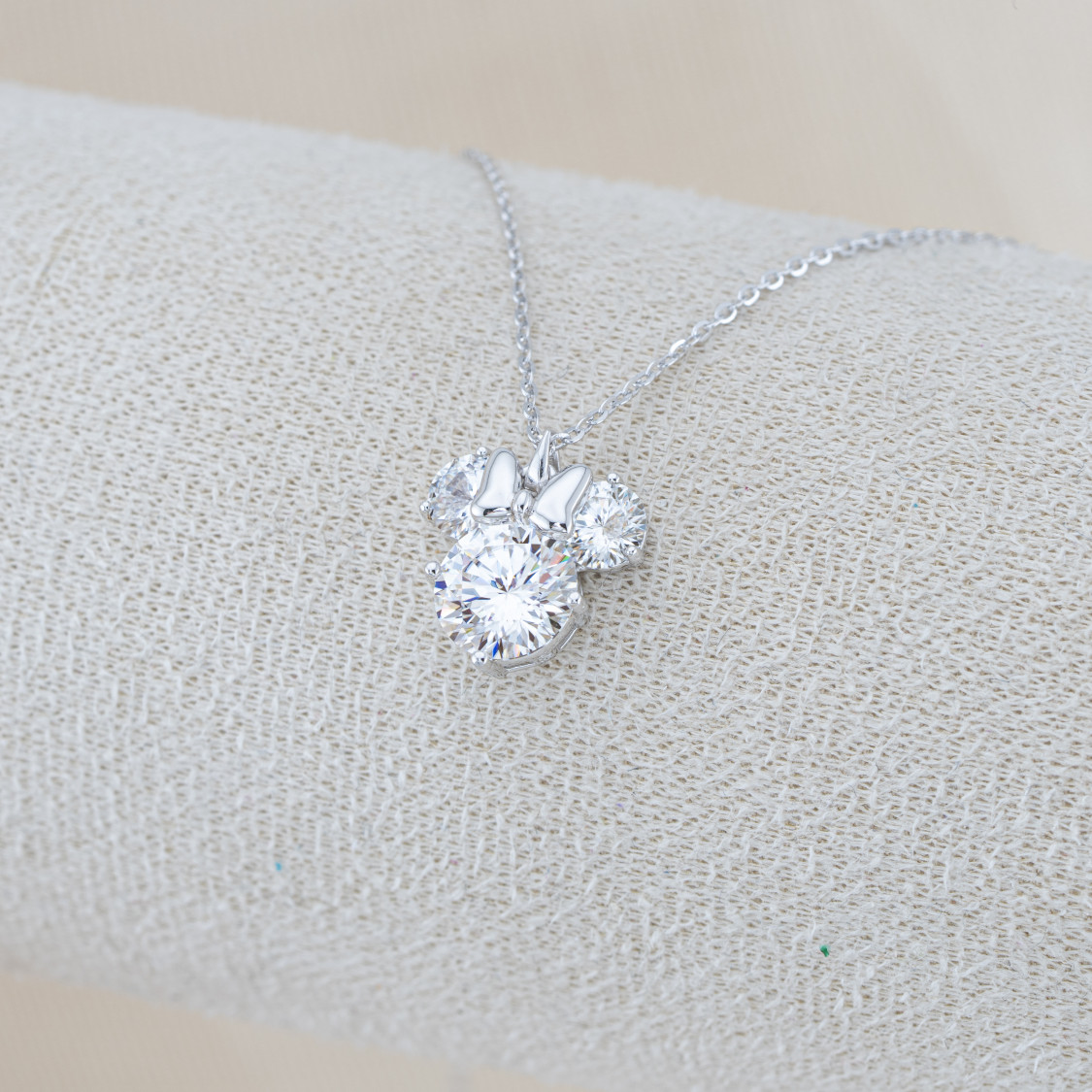 Collana In Argento 925 e Moissanite MOD.2095 Pendente Tondo con Fiocco-COLLANE IN MOISSANITE E ARGENTO 925 | Worldofjewel.com