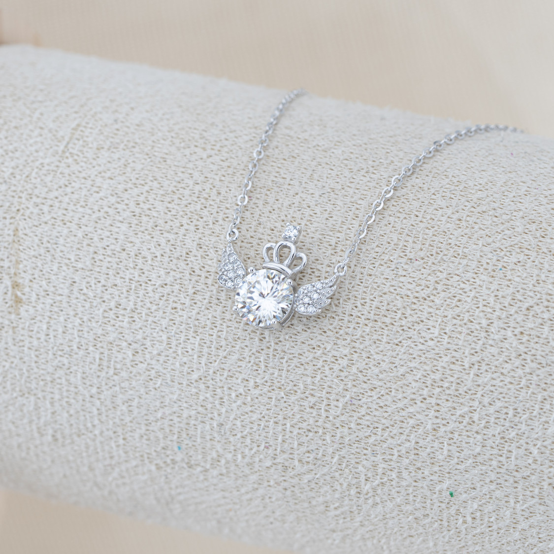 Collana In Argento 925 e Moissanite MOD.3180 Pendente con Punto Luce e Corona-ΚΟΛΙΕ ΑΠΟ ΜΟΥΑΣΑΝΙΤΗ ΚΑΙ ΑΣΗΜΙ 925 | Worldofjewel.com