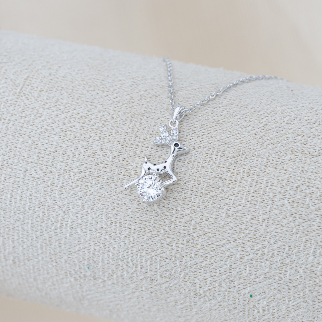 Collana In Argento 925 e Moissanite MOD.5810 Pendente con Cervo e Punto Luce-COLLANE IN MOISSANITE E ARGENTO 925 | Worldofjewel.com