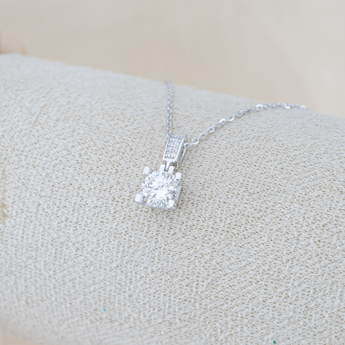 Collana In Argento 925 e Moissanite MOD.9910 Pendente con Punto Luce-COLLANE IN MOISSANITE E ARGENTO 925 | Worldofjewel.com