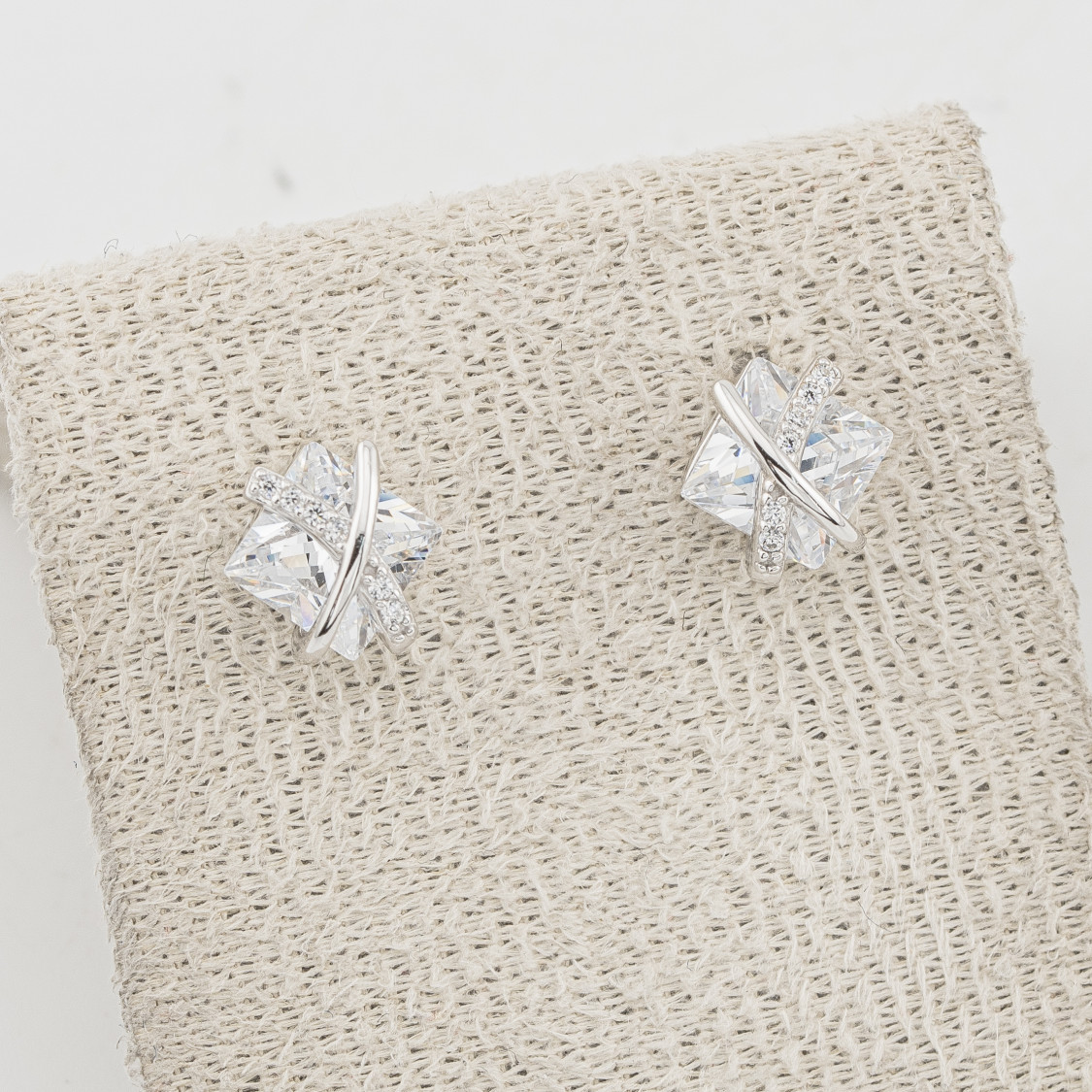 Orecchini In Argento 925 Cristallo di Luce-ORECCHINI CON MOISSANITE E ARGENTO 925 | Worldofjewel.com