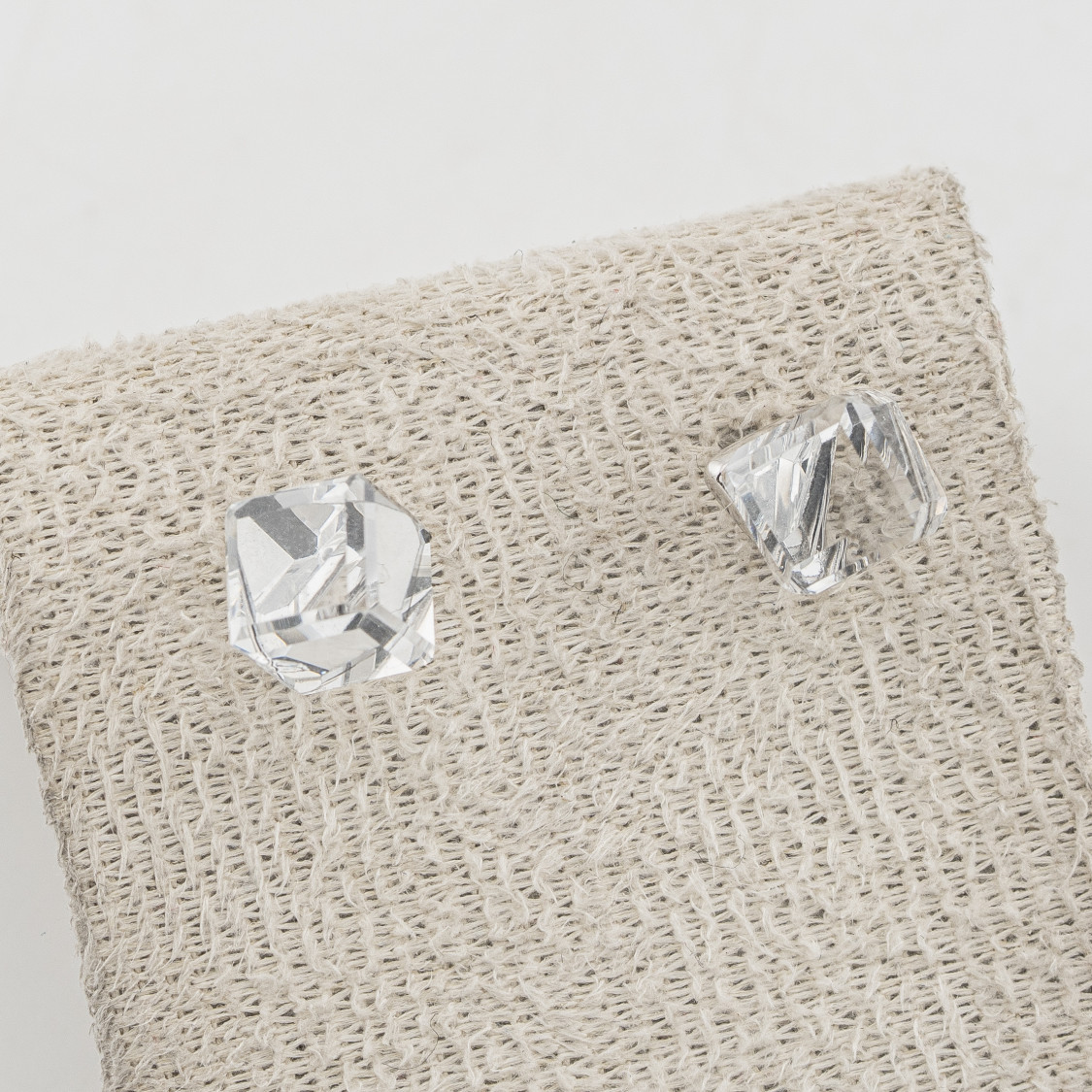 Orecchini In Argento 925 Cubi Irregolari Trasparenti-ORECCHINI CON MOISSANITE E ARGENTO 925 | Worldofjewel.com