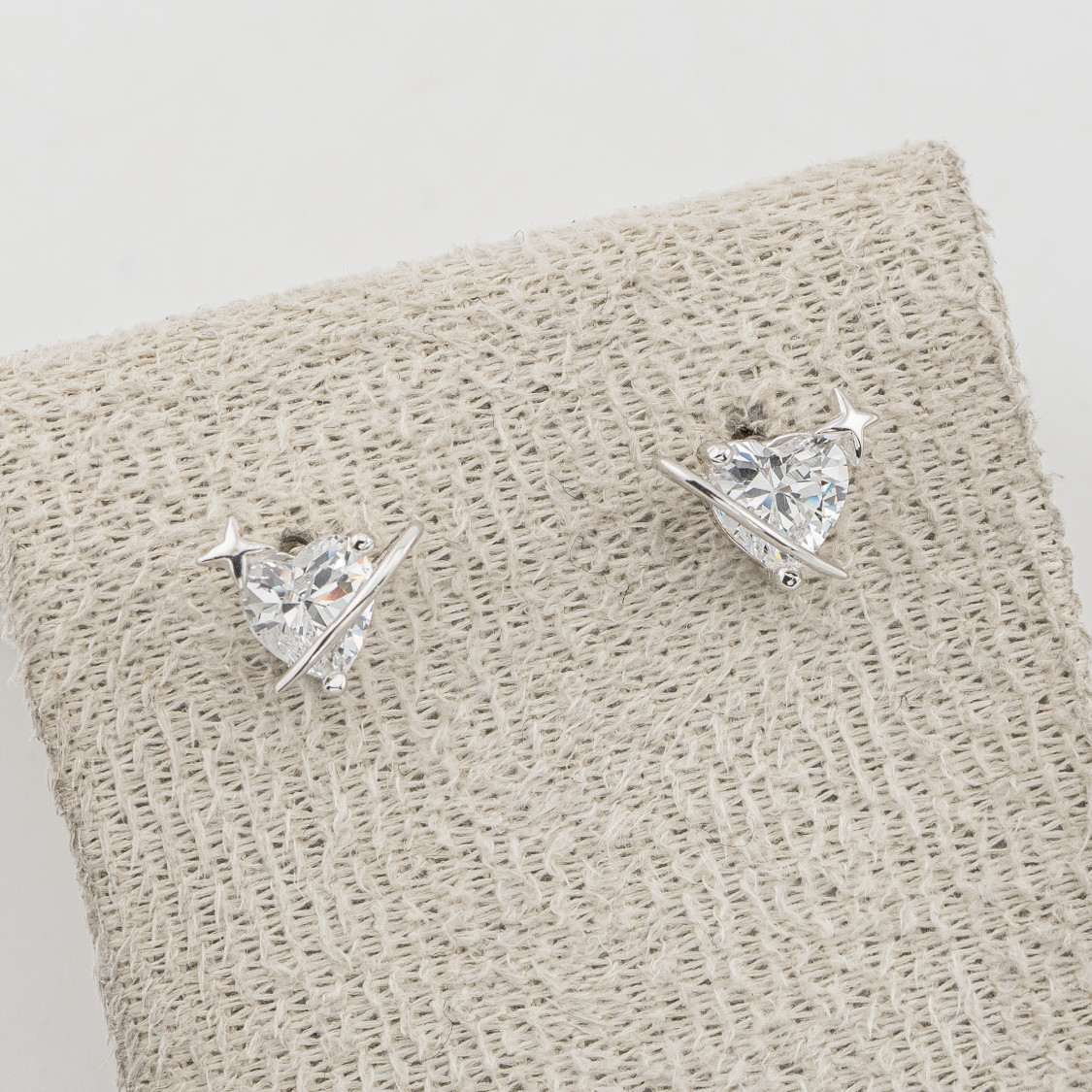 Orecchini In Argento 925 Cuori Y2K-ORECCHINI CON MOISSANITE E ARGENTO 925 | Worldofjewel.com