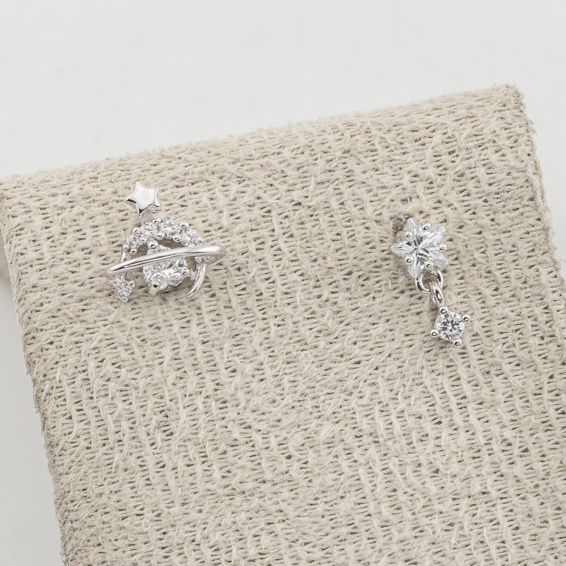 Orecchini In Argento 925 Pianeta e Stelle-ORECCHINI CON MOISSANITE E ARGENTO 925 | Worldofjewel.com