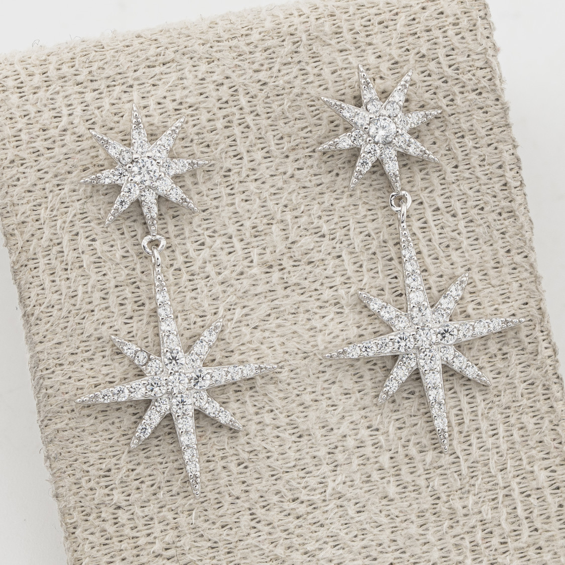 Orecchini In Argento 925 Stelle Pendenti Zirconate-ΣΚΟΥΛΑΡΙΚΙΑ ΑΠΟ ΜΟΥΑΣΑΝΙΤΗ ΚΑΙ ΑΣΗΜΙ 925 | Worldofjewel.com