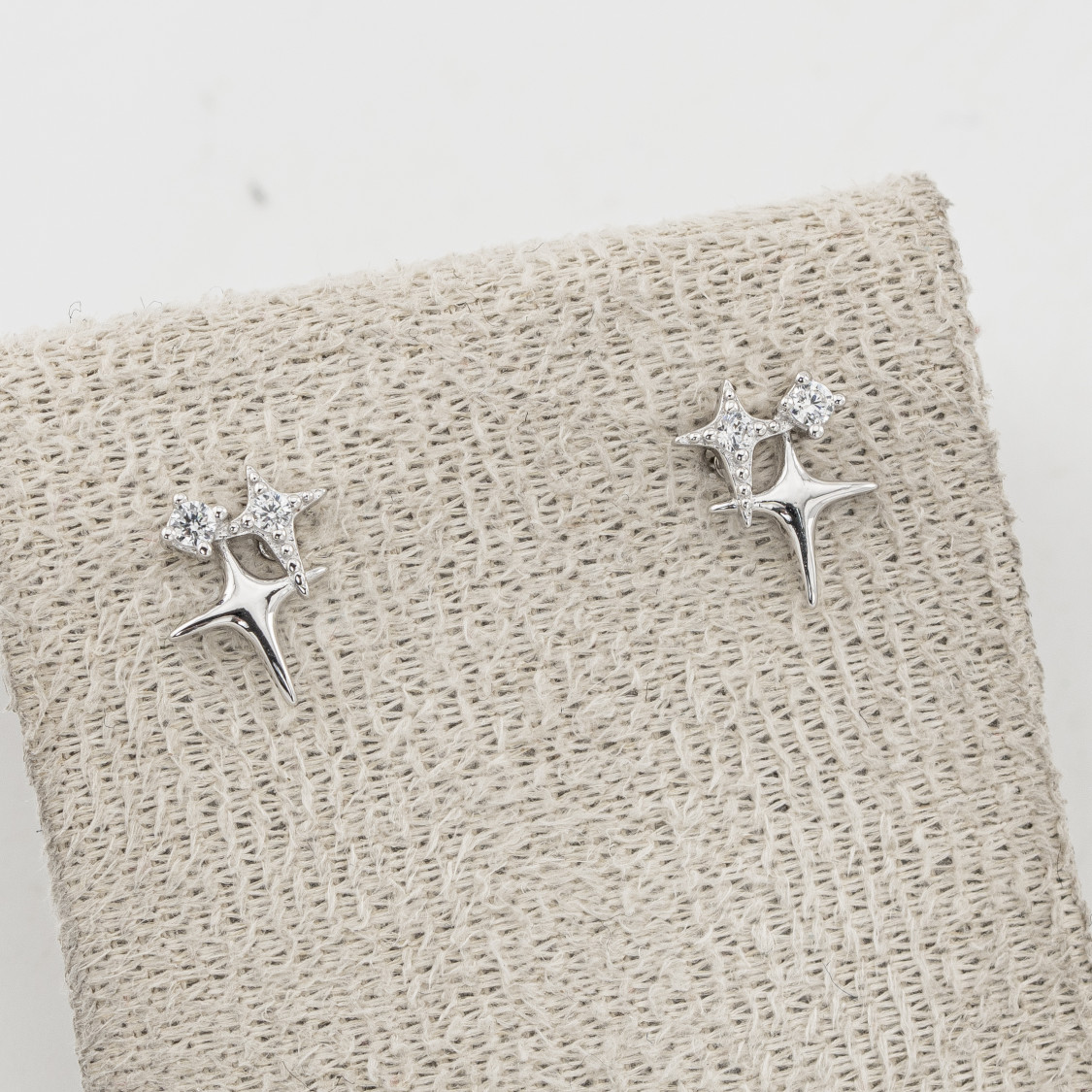 Orecchini In Argento 925 Stelle Zirconate Y2K-ORECCHINI CON MOISSANITE E ARGENTO 925 | Worldofjewel.com