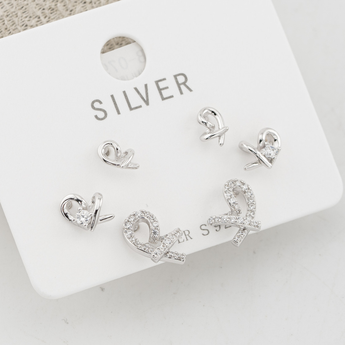 Orecchini In Argento 925 Tre Coppie con Punti Luce Annodati-ORECCHINI CON MOISSANITE E ARGENTO 925 | Worldofjewel.com