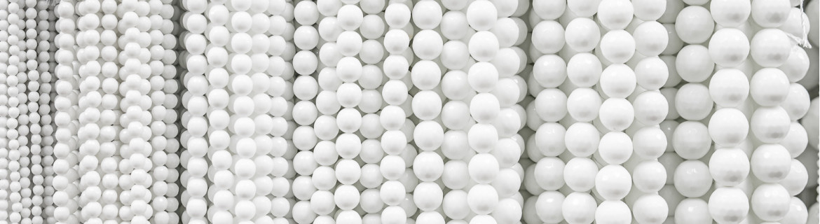 Ingrosso agata bianca a fili a sfera e forme varie.